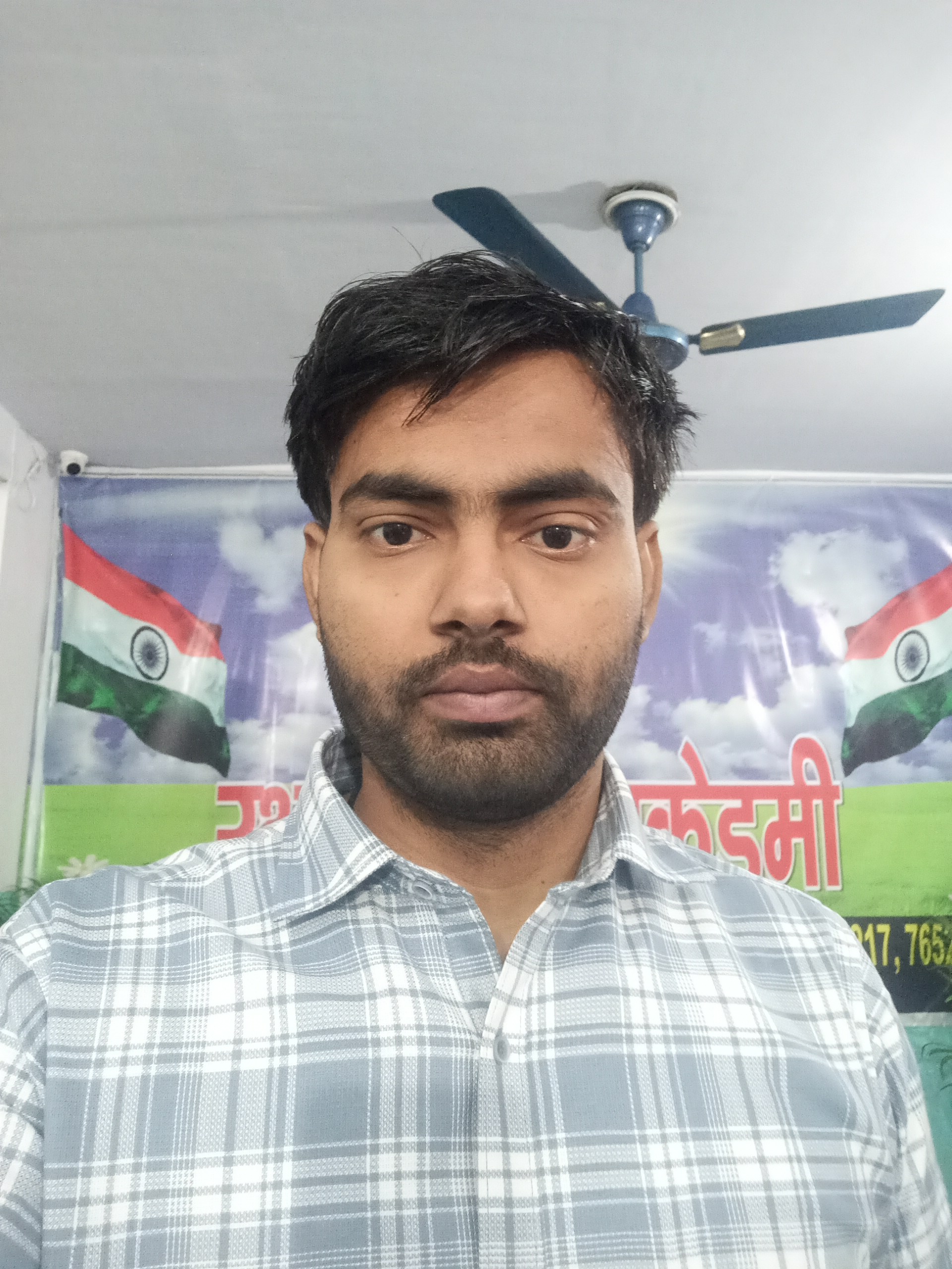 Manish Kumar Maurya - Tutor in Lucknow